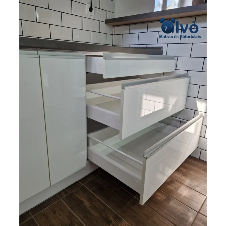 A képen csillapítóval ellátott fiókboxok láthatóak, amelyek magas minőséget képviselnek.