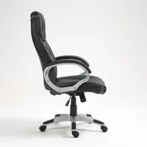 Főnöki irodai szék, fekete színben. Ergonomikus, gerinchez illeszkedő kialakítása miatt valódi kényelmet biztosít! A szék hintafunkcióval rendelkezik! A forgószék 120 kg-ig terhelhető!