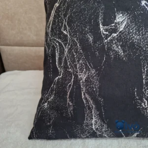 Fekete csillogós díszpárnahuzat 45x45 cm-es méretben.