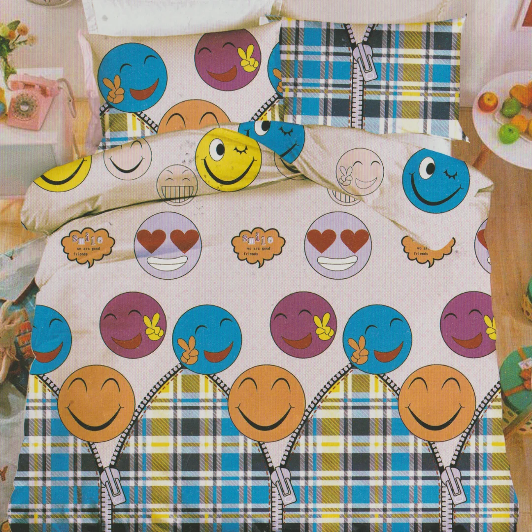 Vidám színes, smiley mintázatú ágyneműhuzat garnitúra gyerekeknek, minőségi pamutkeverékből. Ovis méretnek is megfelelő.